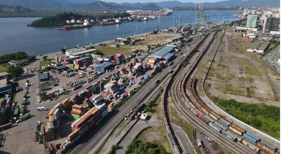 Entidade cobra leilão aberto para megaterminal em Santos; investimento passa de R$ 6 bilhões