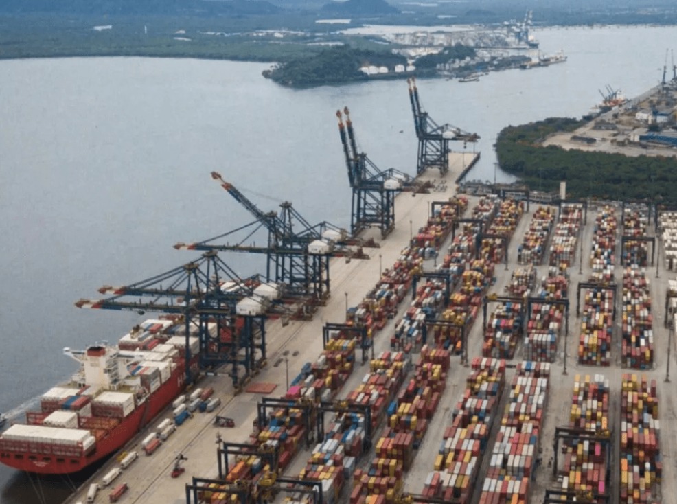Decisão da ANTAQ gera alerta de colapso logístico no maior porto da América Latina