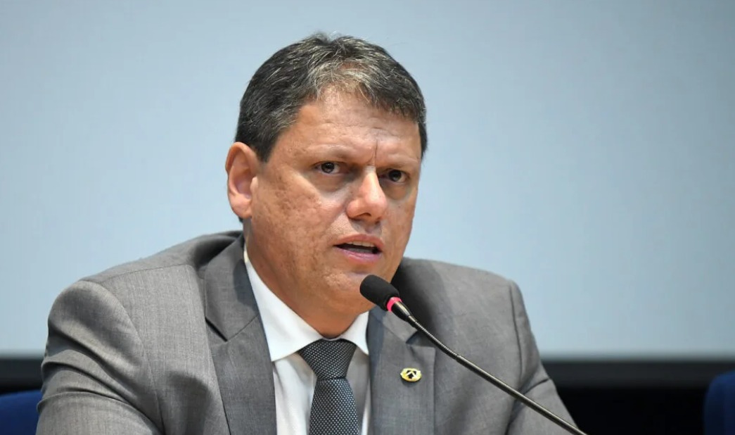 Governo Tarcísio diz que restrição em leilão do Tecon 10 “ameaça a logística” do estado