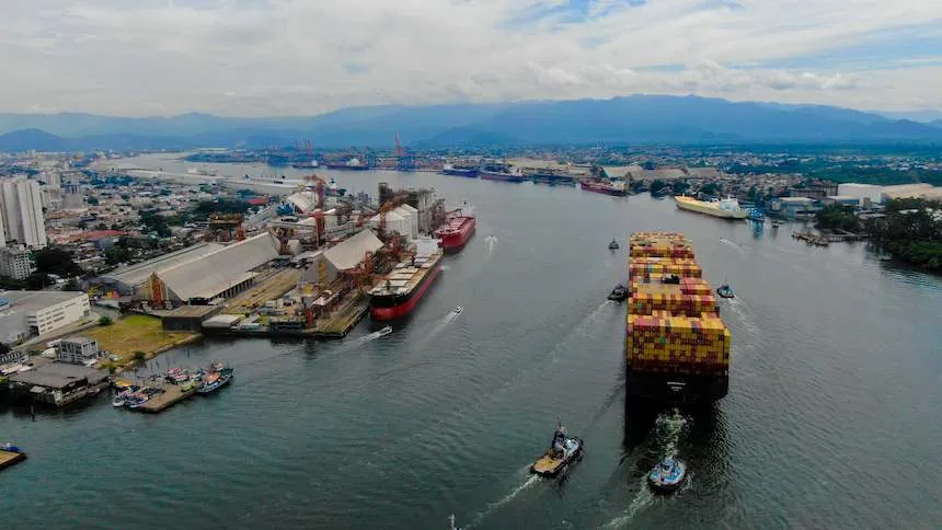 Com R$ 40 bi ‘à deriva’, governo quer acelerar leilão do terminal de cargas no porto de Santos