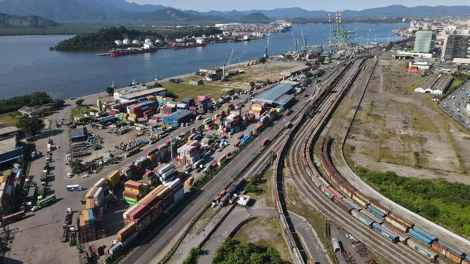Entidade cobra leilão aberto para megaterminal em Santos; investimento passa de R$ 6 bilhões