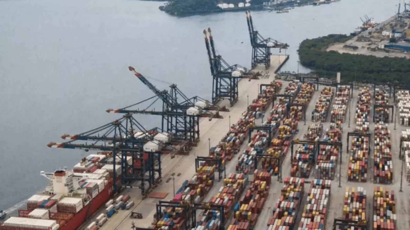 Decisão da ANTAQ gera alerta de colapso logístico no maior porto da América Latina
