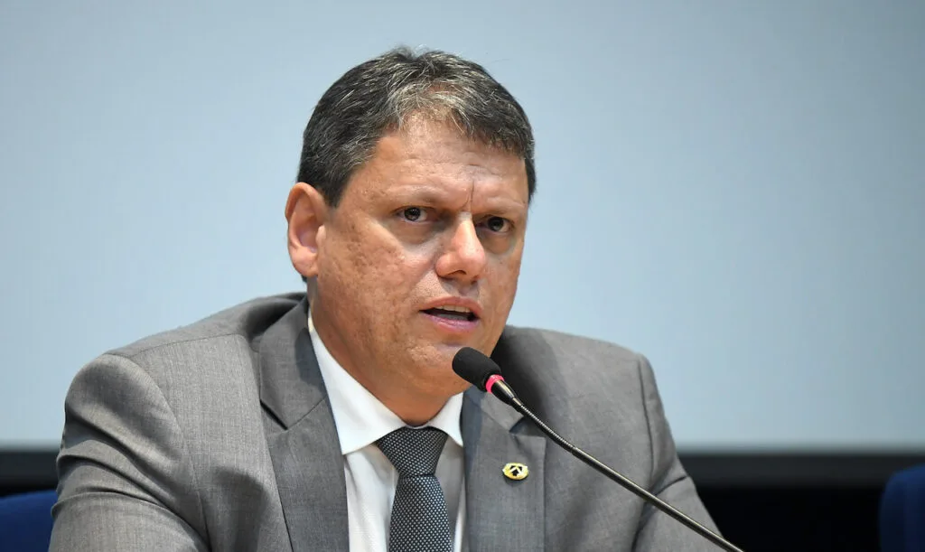 Governo Tarcísio diz que restrição em leilão do Tecon 10 “ameaça a logística” do estado