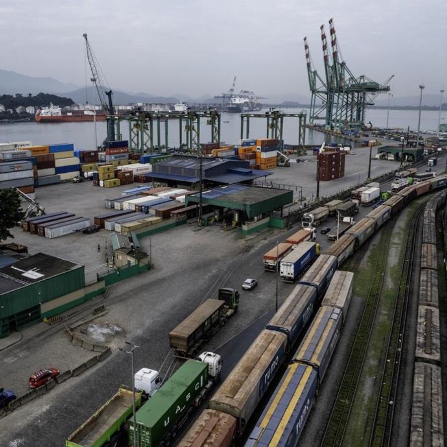 Entidades lançam carta aberta por leilão imediato do Tecon Santos 10