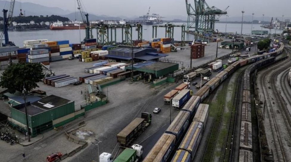 Entidades lançam carta aberta por leilão imediato do Tecon Santos 10