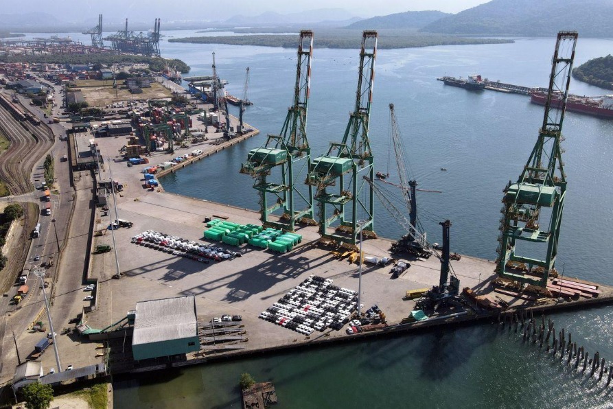 Restrições no leilão de megaterminal do Porto de Santos limitam valor de participação, avaliam especialistas.