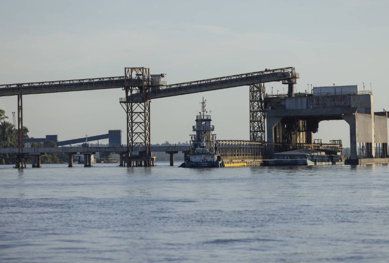 Empresas obtêm autorizações do governo federal para construir terminais, mas investimentos não são feitos e o Brasil deixa de gerar 533 mil empregos no setor