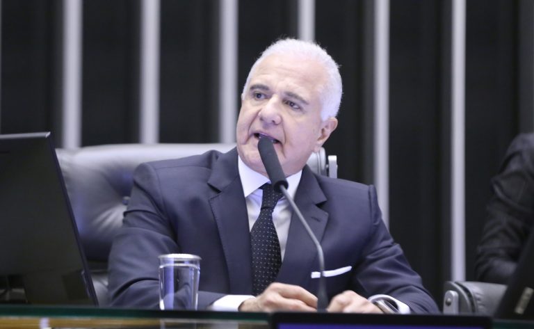 Deputado Júlio Lopes defende criação de plano para descarbonizar operações nos portos brasileiros