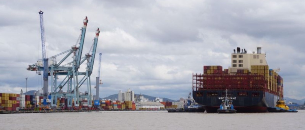 Draga holandesa vai voltar a operar o canal do porto