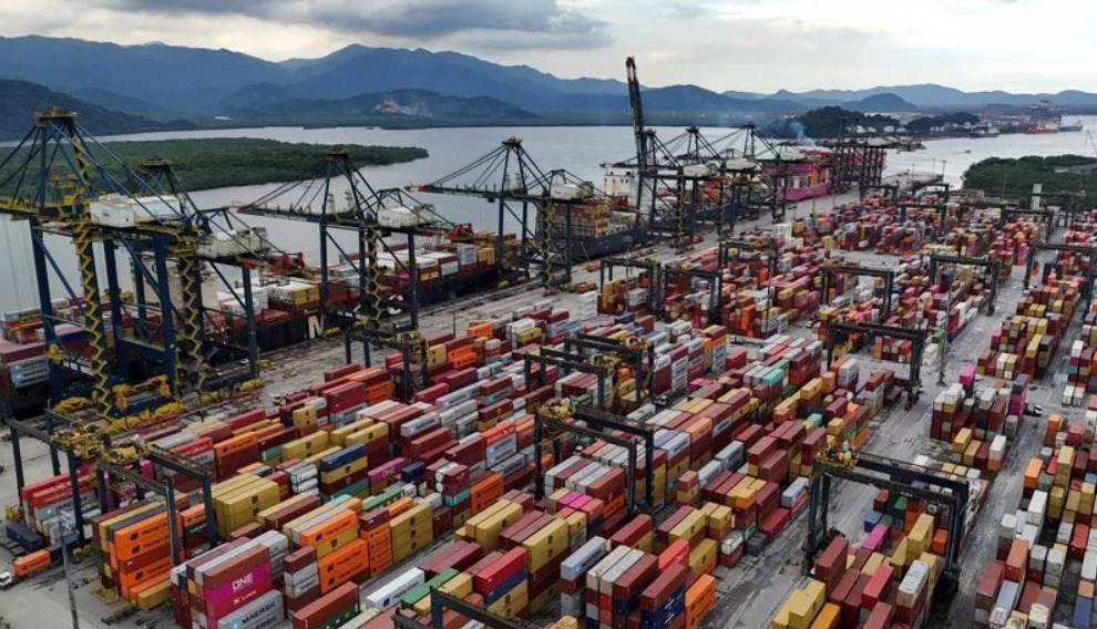 Governo manda Antaq suspender preparativos do leilão de terminal em Santos