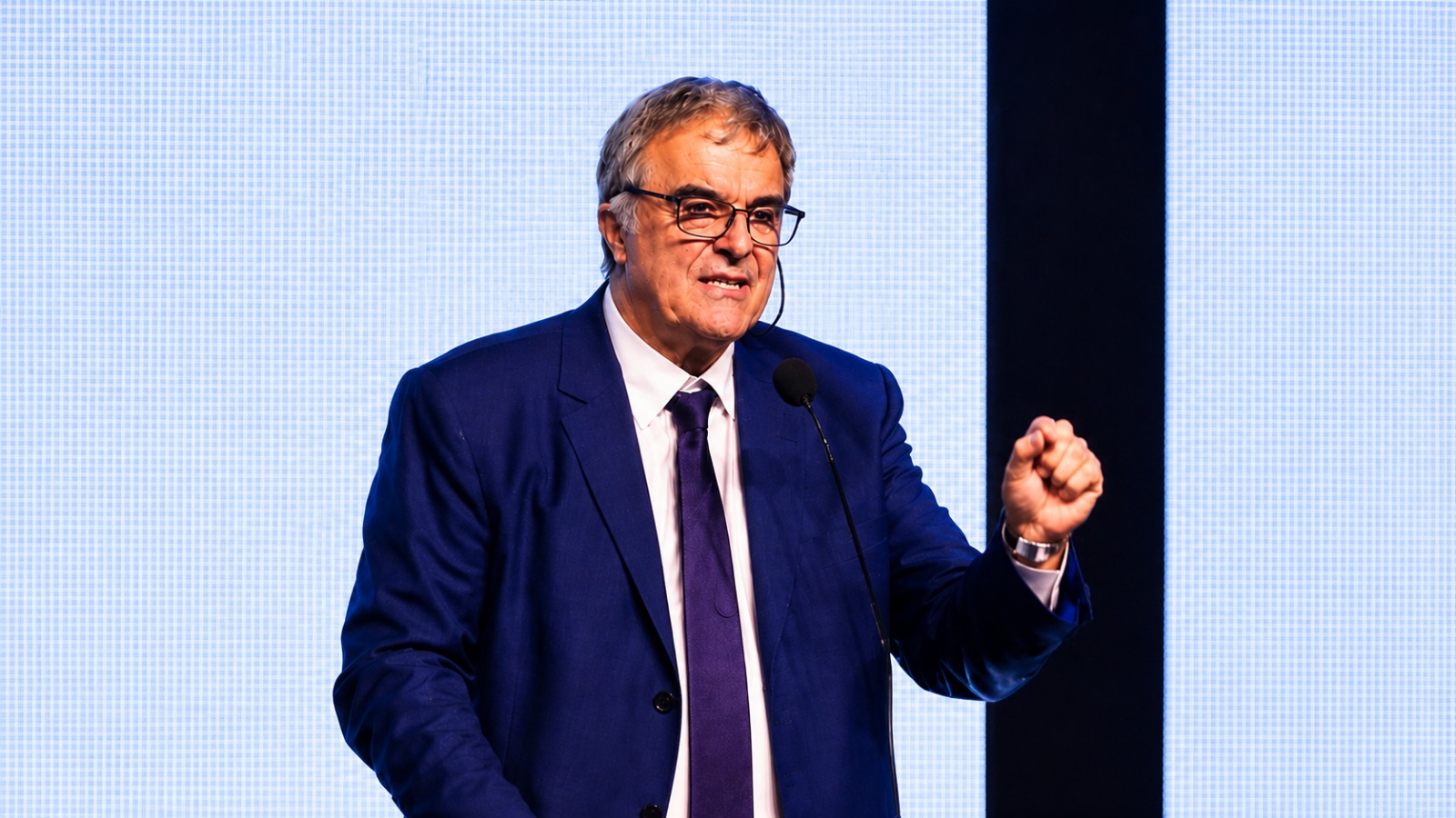 Não há crise entre quem manda e quem obedece, diz Cardozo sobre edital do leilão do Tecon-10