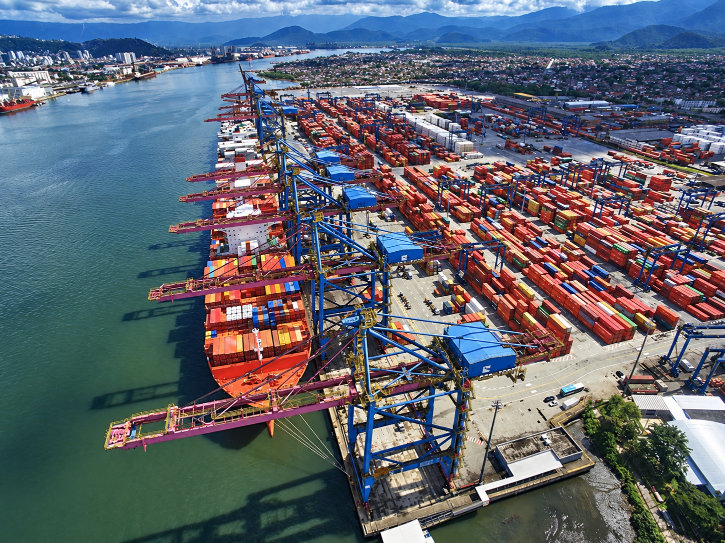Porto de Santos: recorde de movimentações de contêineres em agosto registra marca histórica